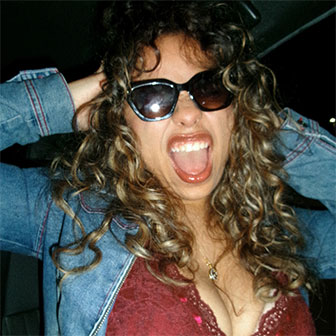 "Iloveitiloveitiloveit"